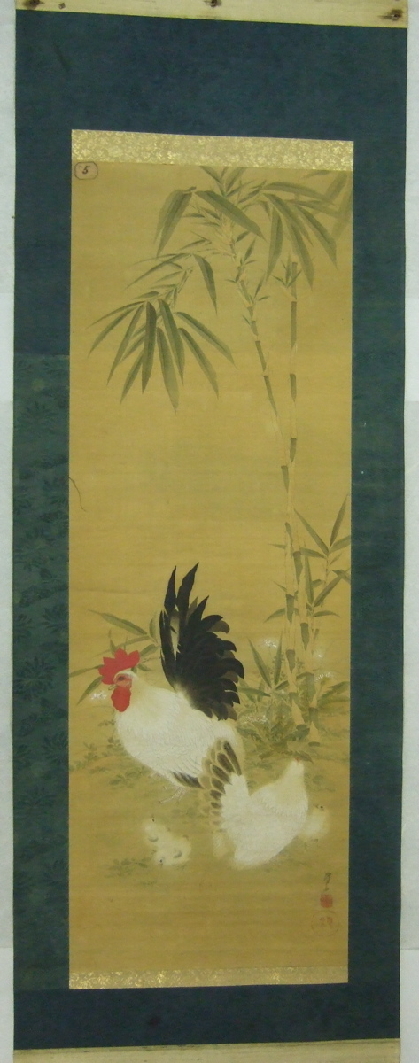 Peinture sur rouleau vertical représentant coq, poule et poussins. (titre factice)_0