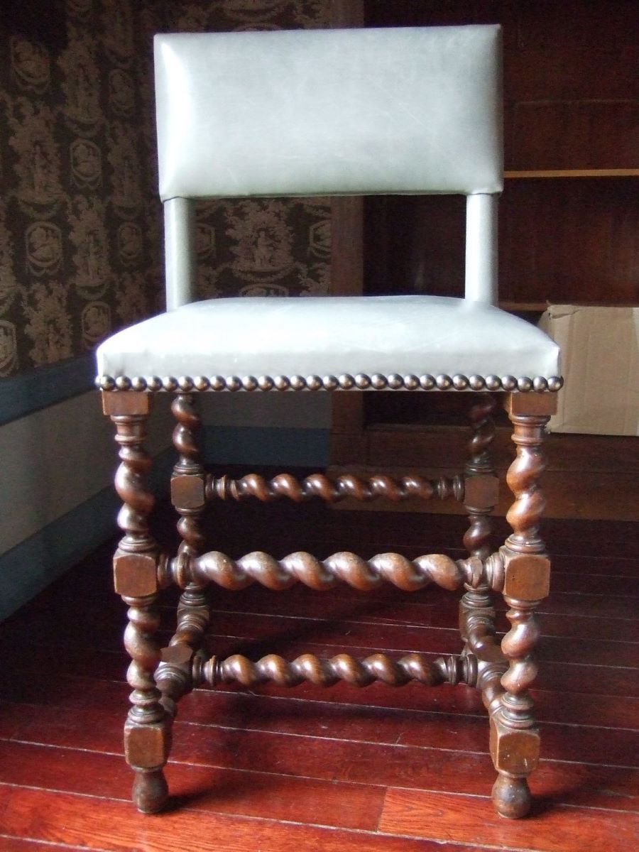 Chaise style Louis XIII (titre factice)_0