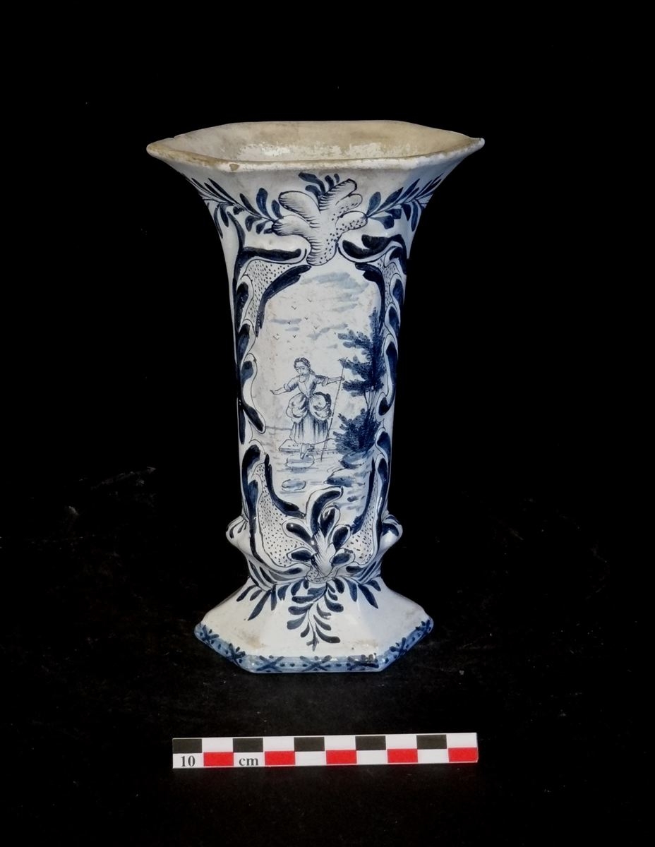 Vase cornet faisant partie d’une paire_0