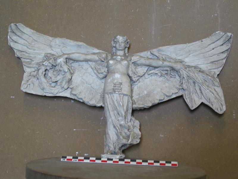Allégorie de la Victoire ailée portant des palmes et une couronne de lauriers, Henri Varenne, 4e quart 19e siècle, 1ère moitié 20e siècle