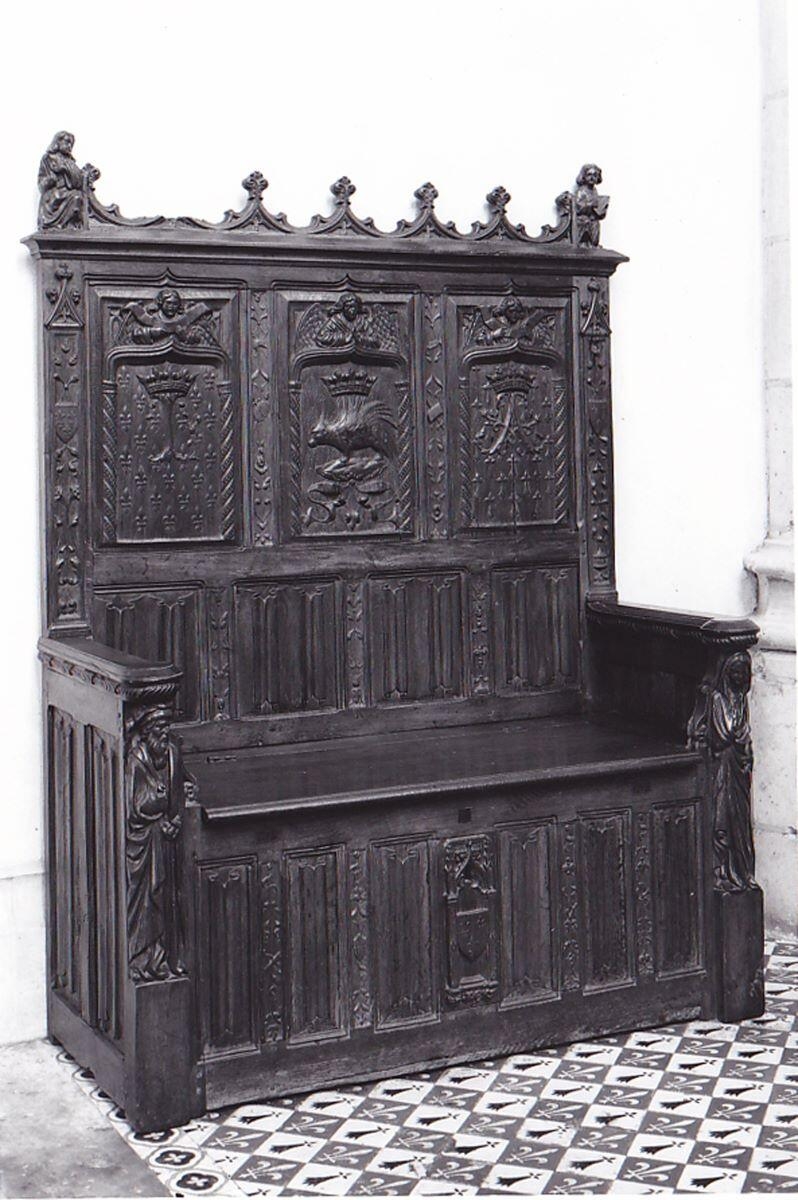 Banc-coffre aux armes de Louis XII et d’Anne de Bretagne_1