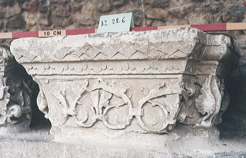 Grand chapiteau de pilastre, 12e siècle