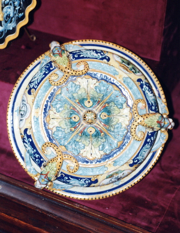 Vasque à décor de feuilles d'acanthes_0