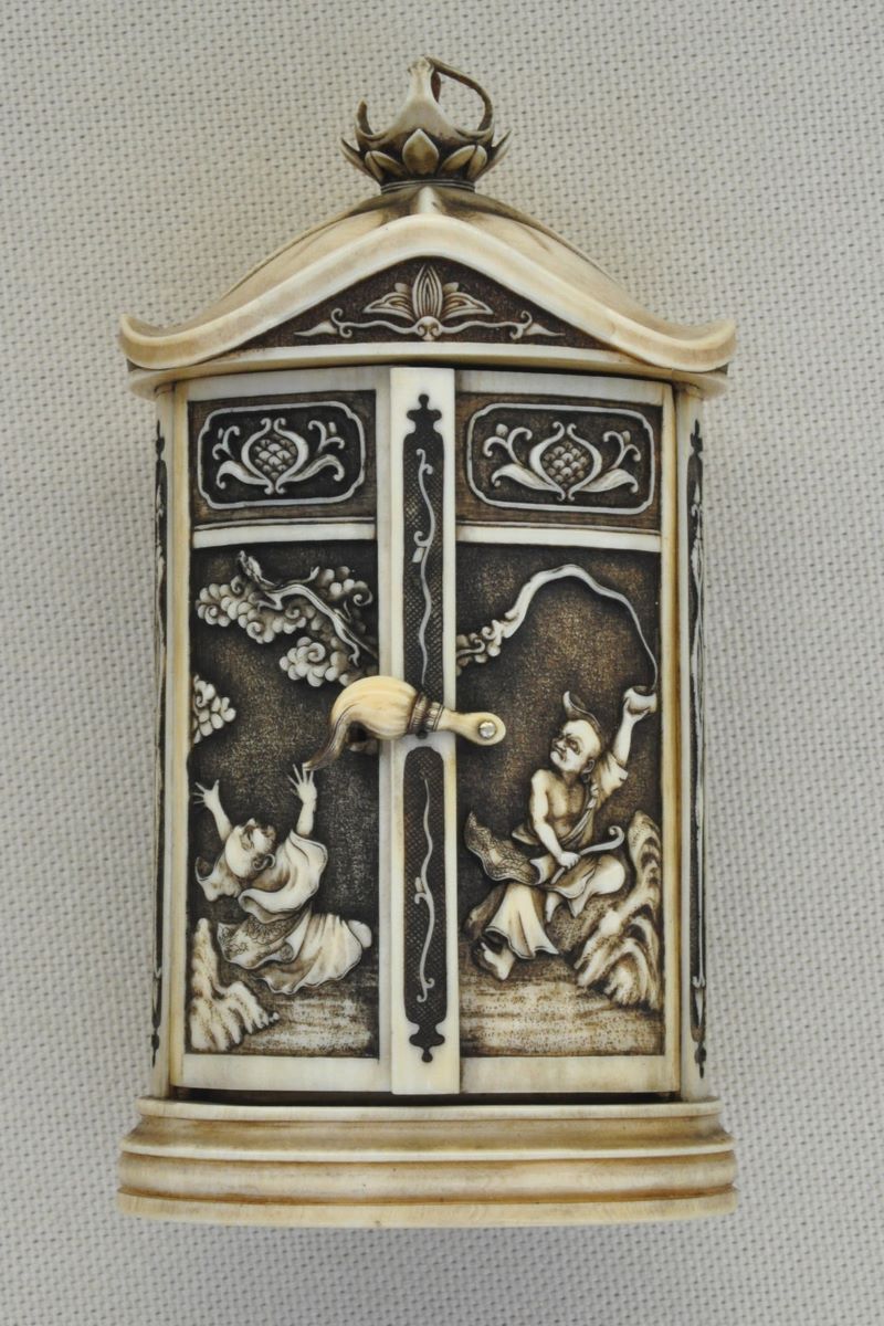 Okimono représentant une chapelle votive (butsuden) dédiée à Daikoku-ten_0