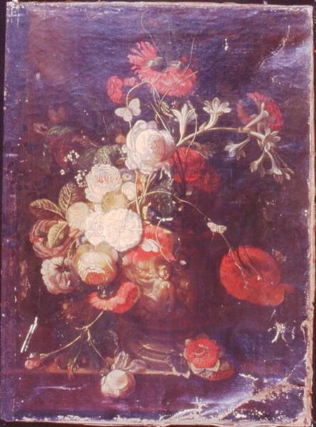 Bouquet de fleurs dans une vasque_0