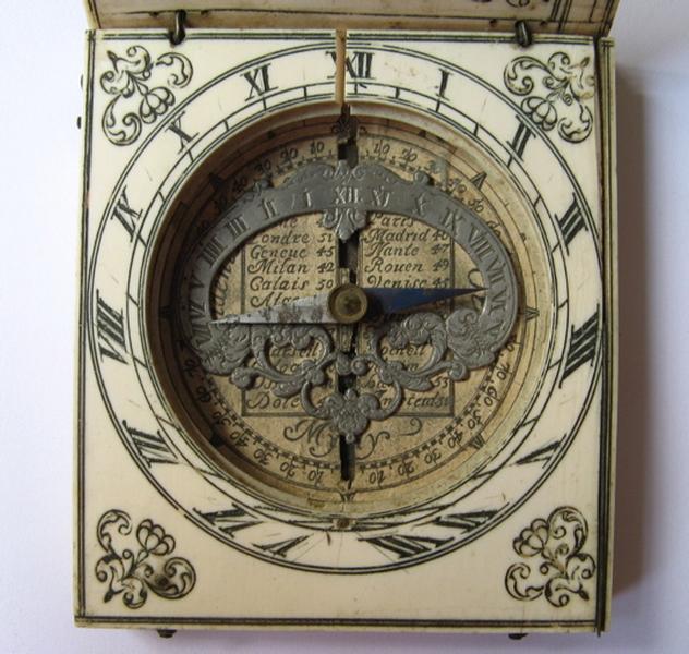 Cadran solaire (diptyque), boussole_2