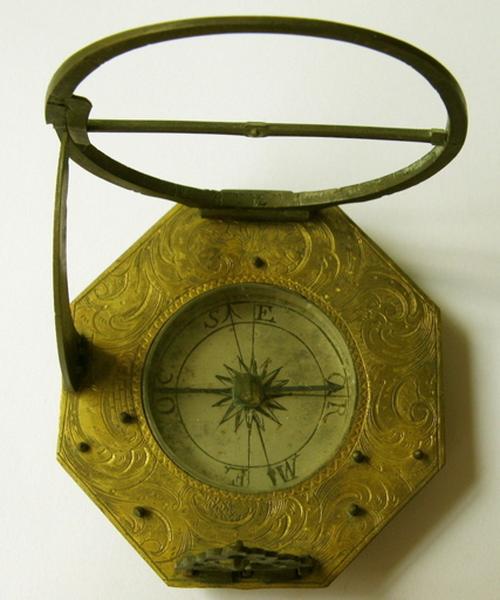 Compas, boussole, montre solaire_0