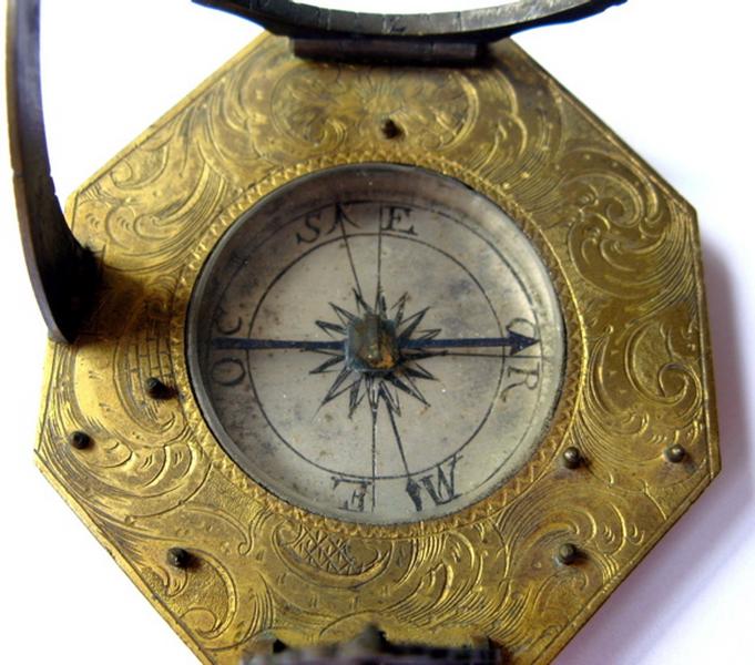 Compas, boussole, montre solaire_1