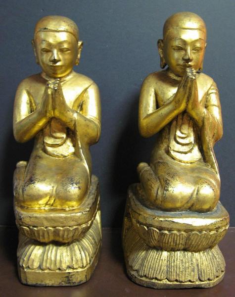 Orant agenouillé sur un trône de lotus_4