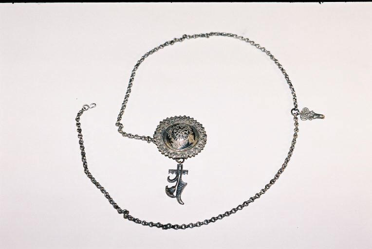 Broche, pendentif_0