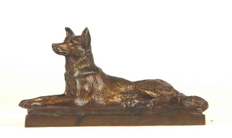 Chien couché_0