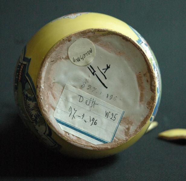 Bouteille au médaillon chinois_4