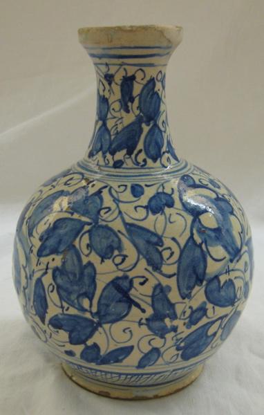 Bouteille à décor végétal_0