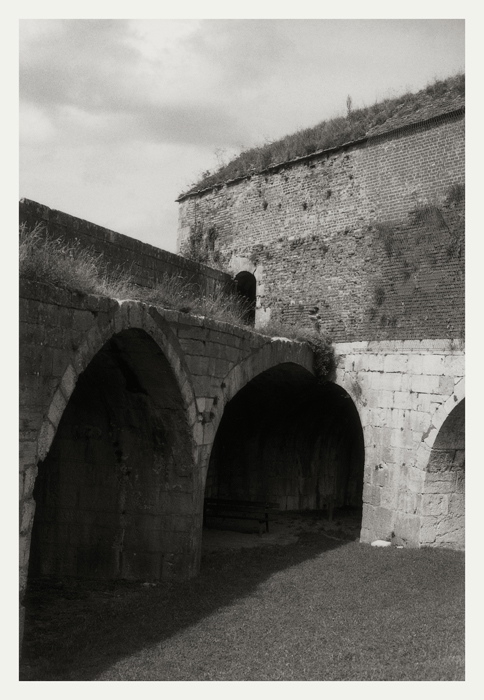 Besançon 2008, la Citadelle de Vauban. Arcades dans les remparts, Bernard Plossu, 2008