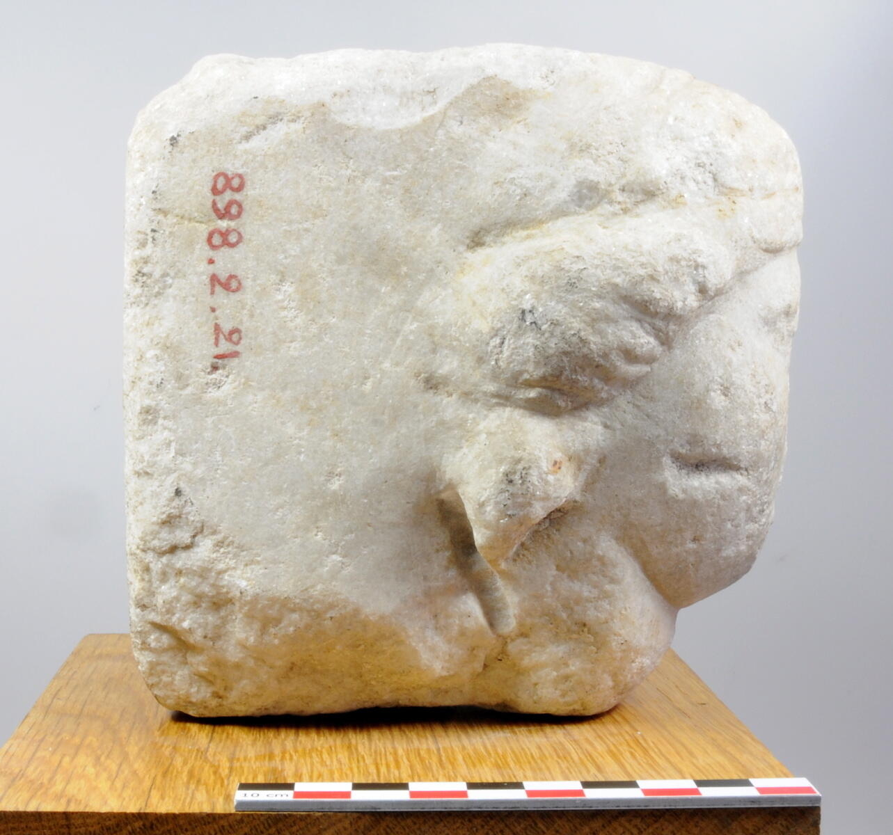 statue (1, fragment)
