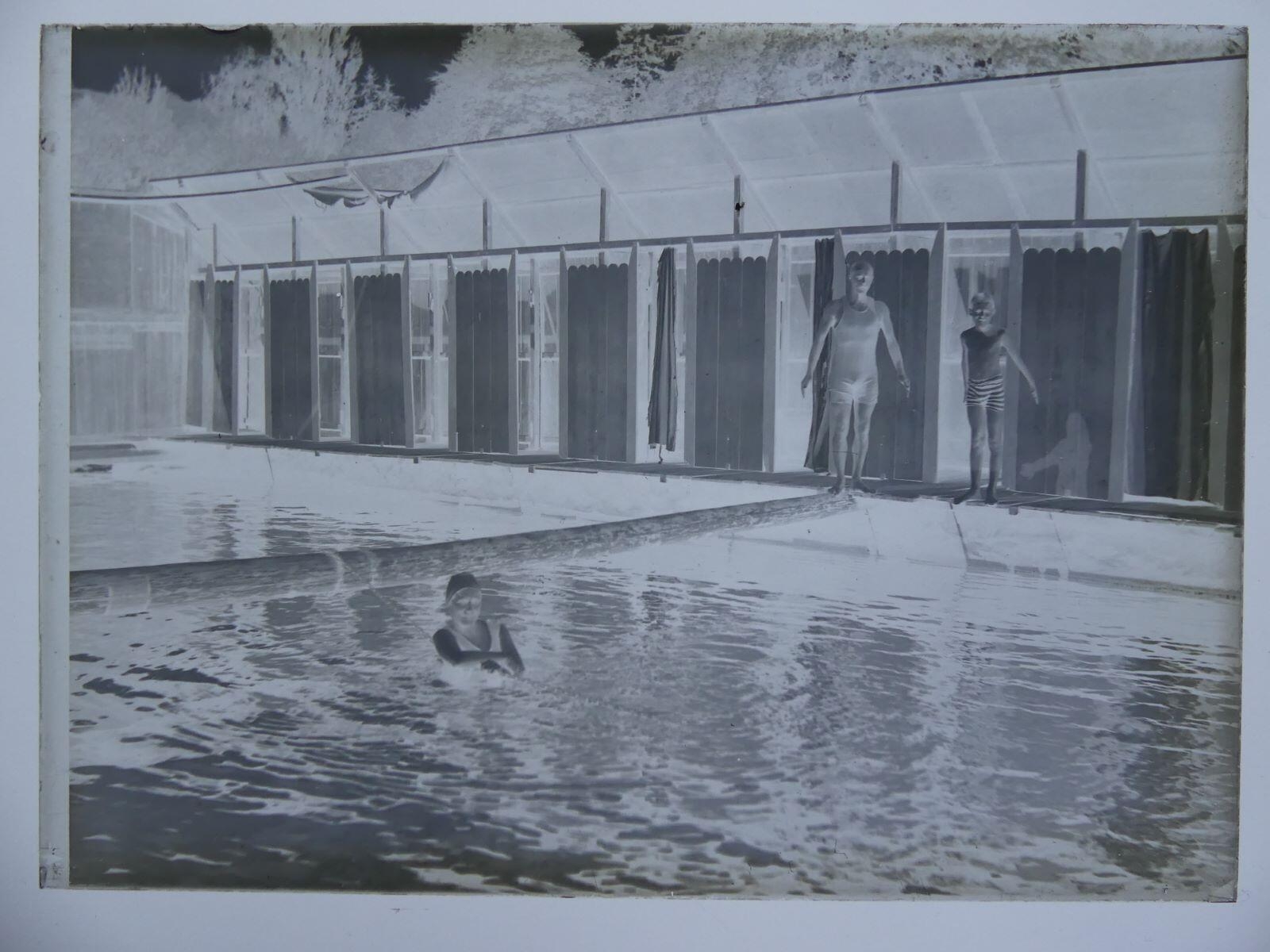 Louis Hertig, son fils et sa femme à la piscine du SNB de Besançon_1