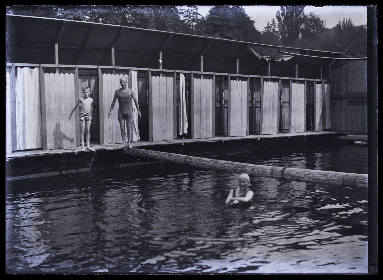 Louis Hertig, son fils et sa femme à la piscine du SNB de Besançon_0