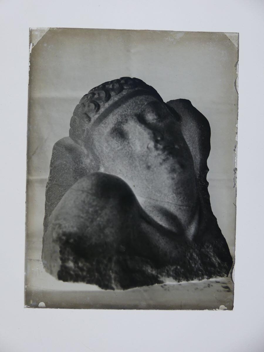 Tête d'Eros photographiée dans l'atelier, Louis Hertig, 1ère moitié 20e siècle
