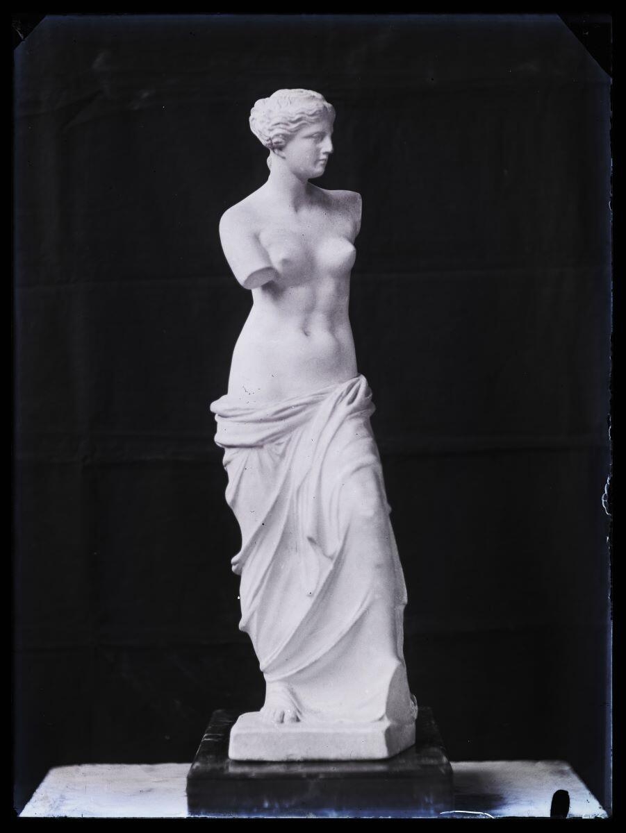 Vénus de Milo photographiée dans l'atelier_0