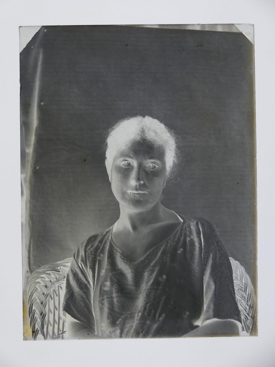Portrait de Madame Louise Hertig vue de face, Louis Hertig, 1ère moitié 20e siècle