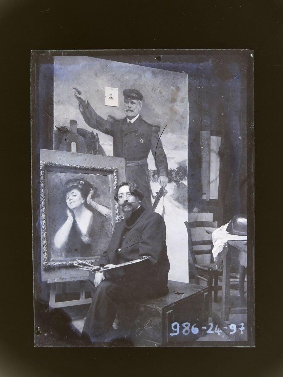 Portrait du peintre Léon Tirode devant son chevalet, Studio Meusy, 4e quart 19e siècle, 1ère moitié 20e siècle
