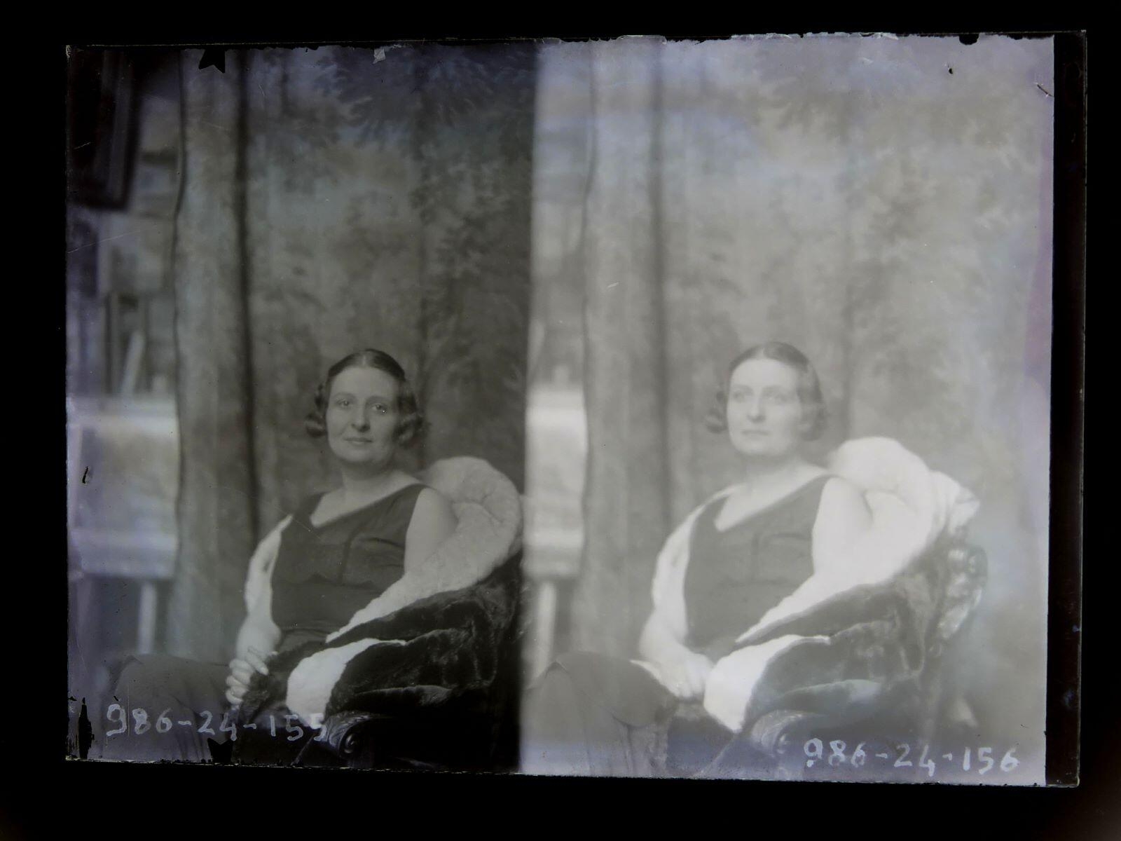 Double portrait d'une femme assise dans un fauteuil, Léon Tirode, 4e quart 19e siècle, 1ère moitié 20e siècle