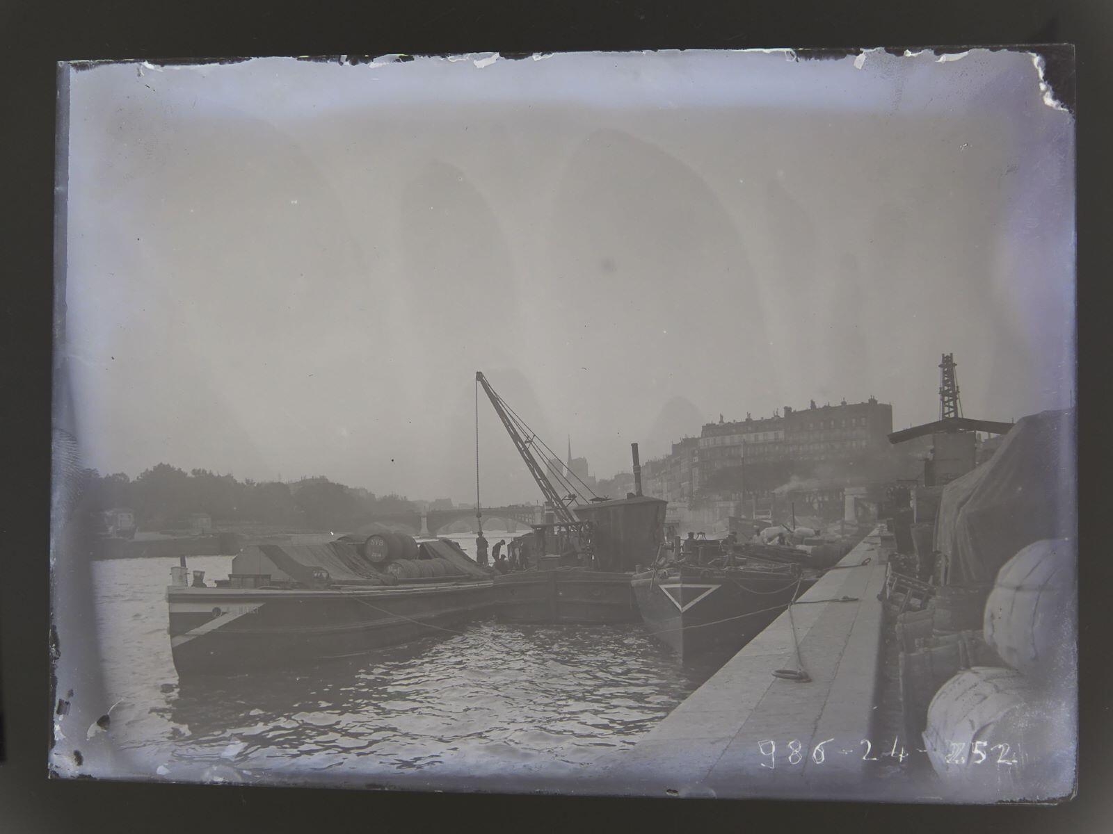 Petit port de la Seine, quai Henri IV, 4e arrondissement de Paris, Léon Tirode, 4e quart 19e siècle, 1ère moitié 20e siècle