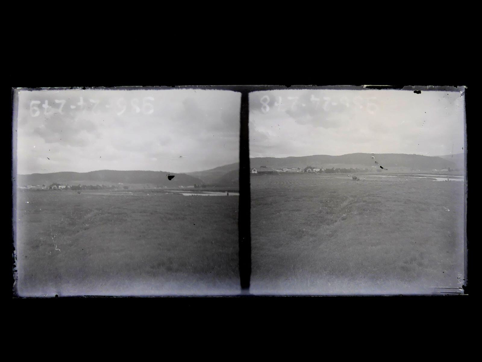 Prairie avec village et collines au lointain, Léon Tirode, 4e quart 19e siècle, 1ère moitié 20e siècle