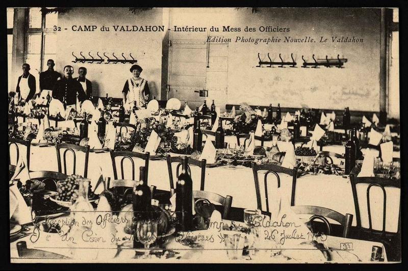 32 - CAMP du VALDAHON - Intérieur du Mess des Officiers_0