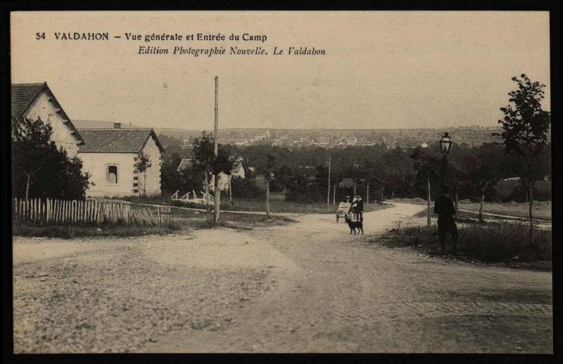 54 - VALDAHON - Vue générale et Entrée du Camp_0