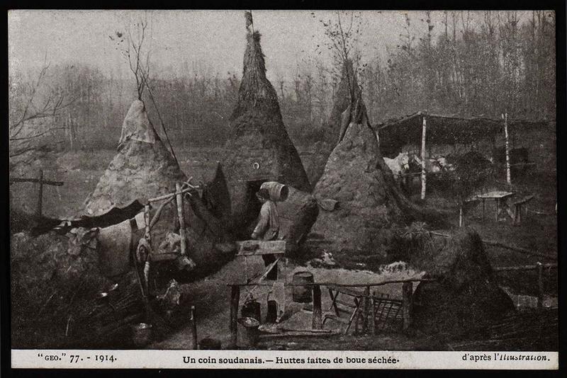 Un coin soudanais - Huttes faites de boue séchée_0