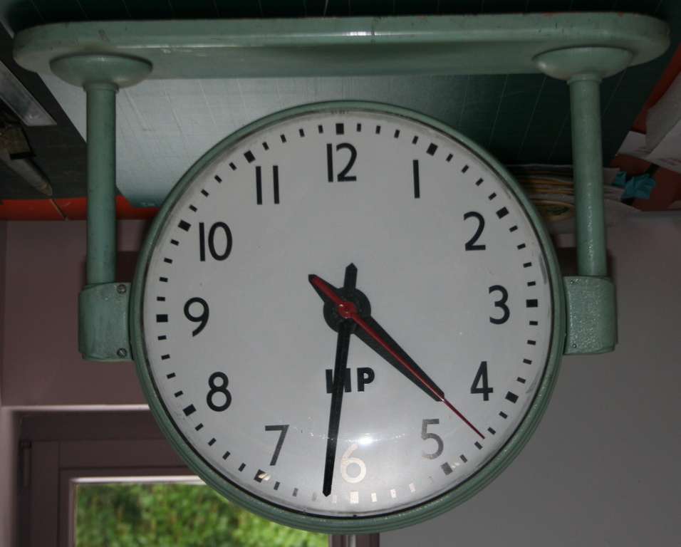 Horloge suspendue de l'usine de Palente_0