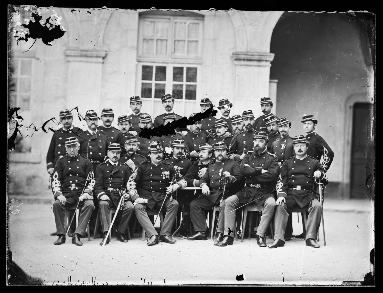 Portrait d'un groupe de militaires, Alfred Boname, 1870-1885