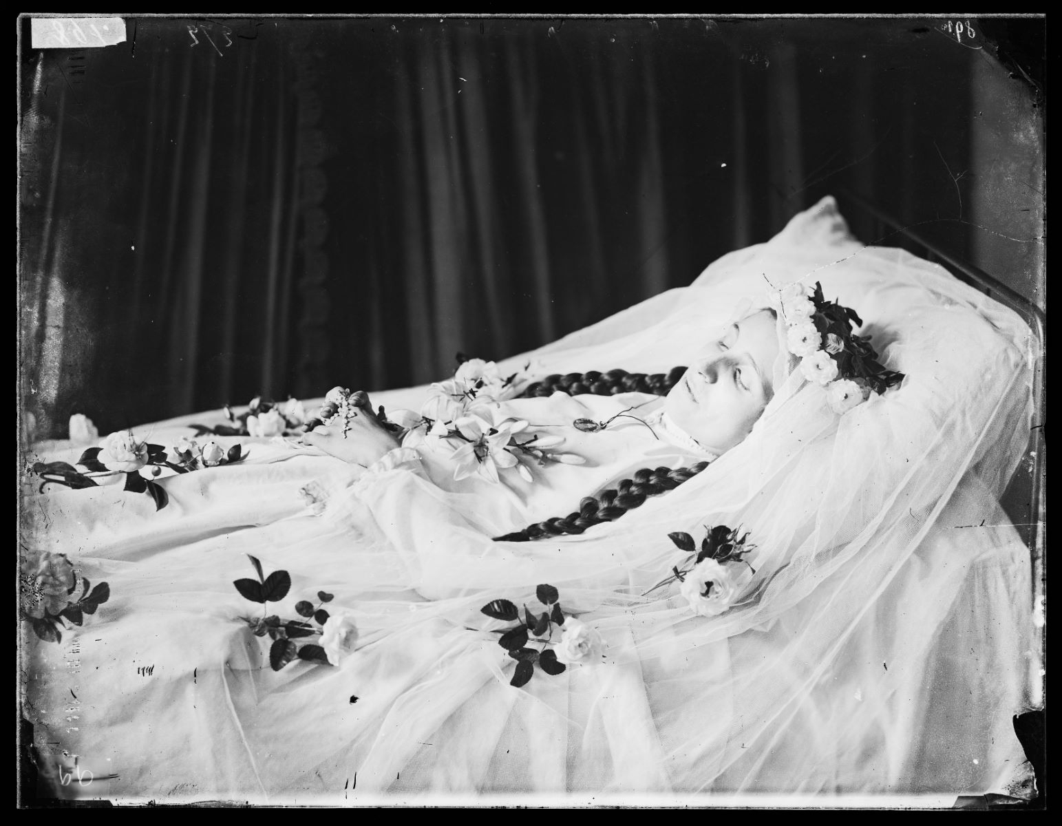 Portrait d'une jeune fille sur son lit de mort, Alfred Boname, 1870-1885