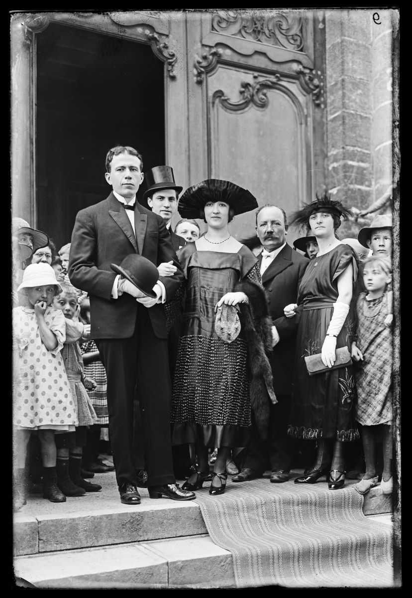 Portrait de groupe pris à l'occasion d'un mariage, Studio Meusy, 1917 après