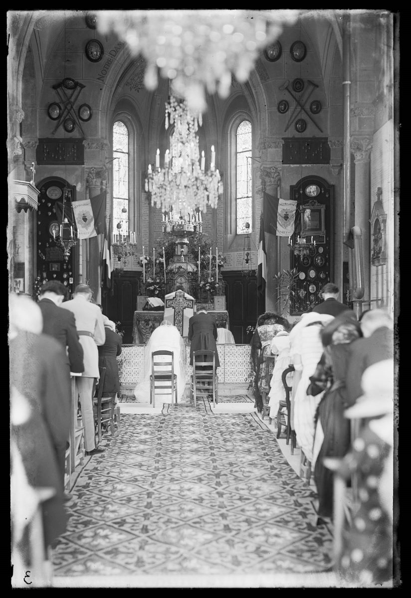 Célébration d'un mariage dans une église, Studio Meusy, 1917 après
