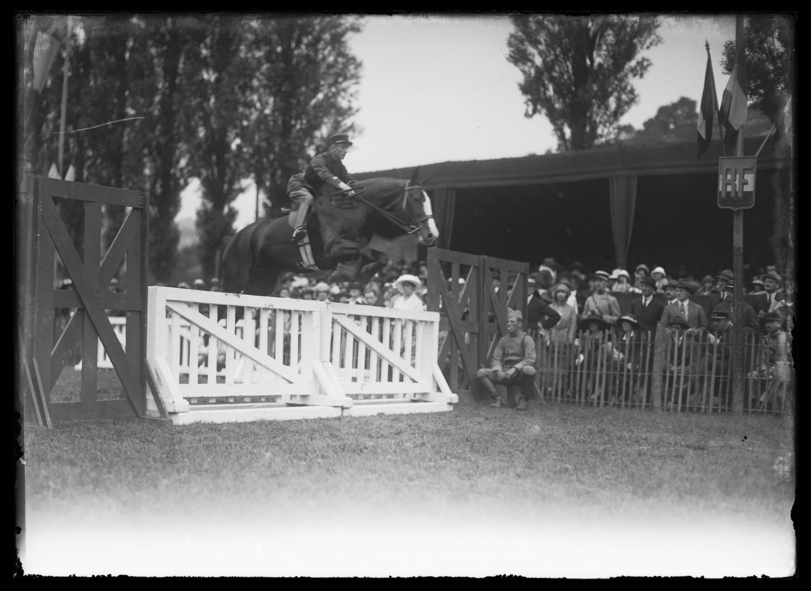 Saut d'obstacle à cheval, Studio Meusy, 1917 après