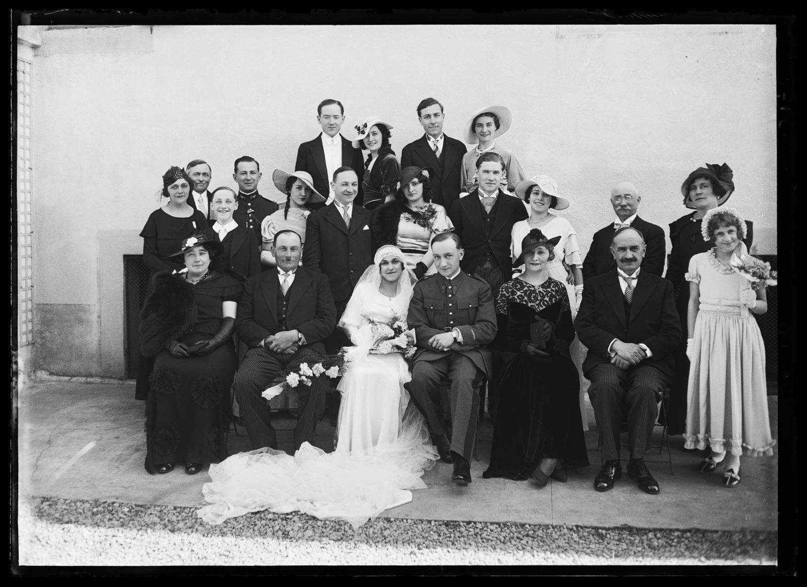 Photographie de famille prise à l'occasion d'un mariage, Studio Meusy, 1934 de
