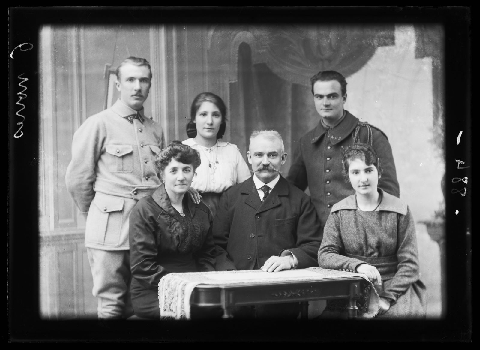 Portrait d'une famille, Studio Meusy, 1917 après