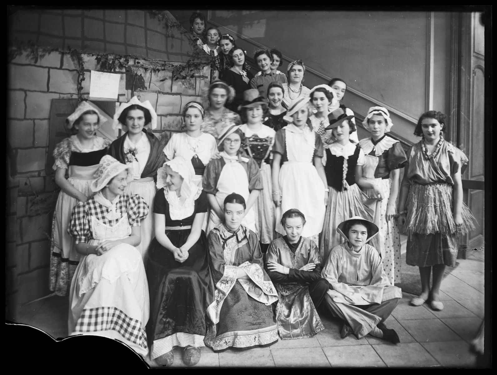Groupe de femmes, Studio Meusy, 1917 après