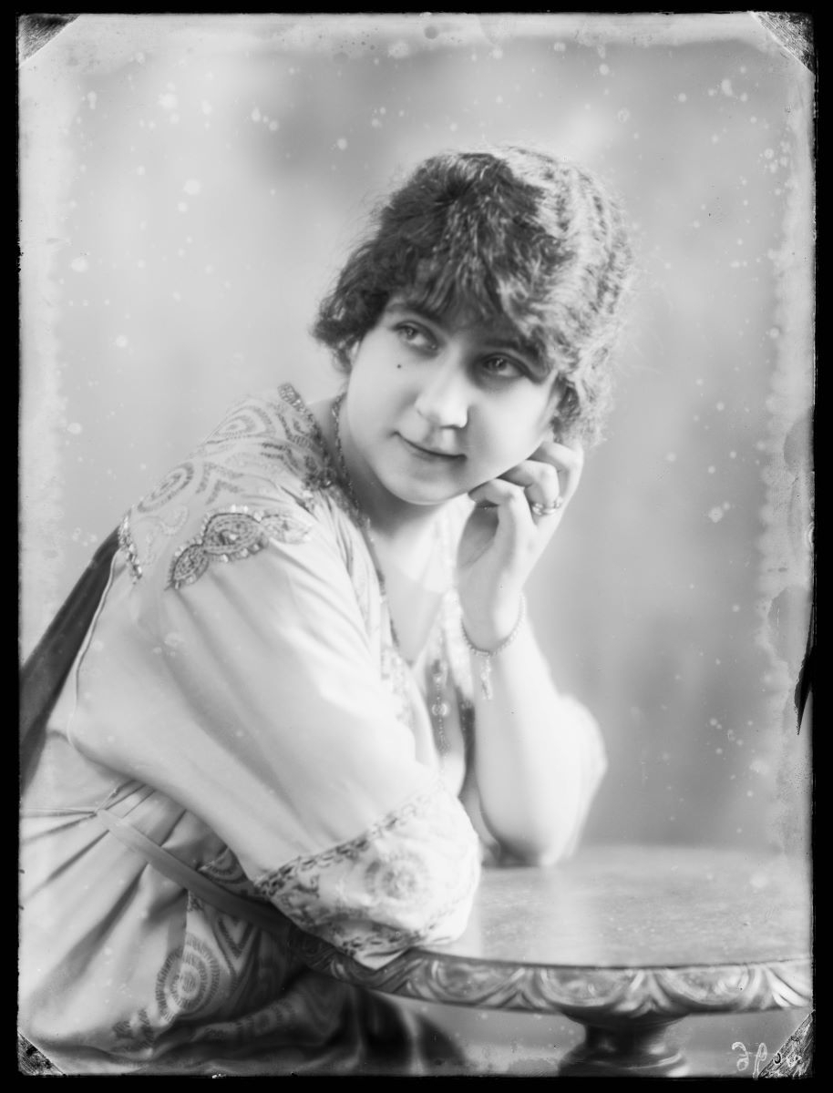 Portrait d'une jeune femme, Studio Meusy, 1917 après