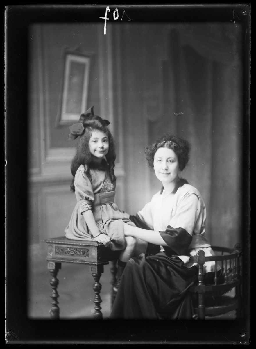Portrait d'une femme et de sa fille, Studio Meusy, 1917 après