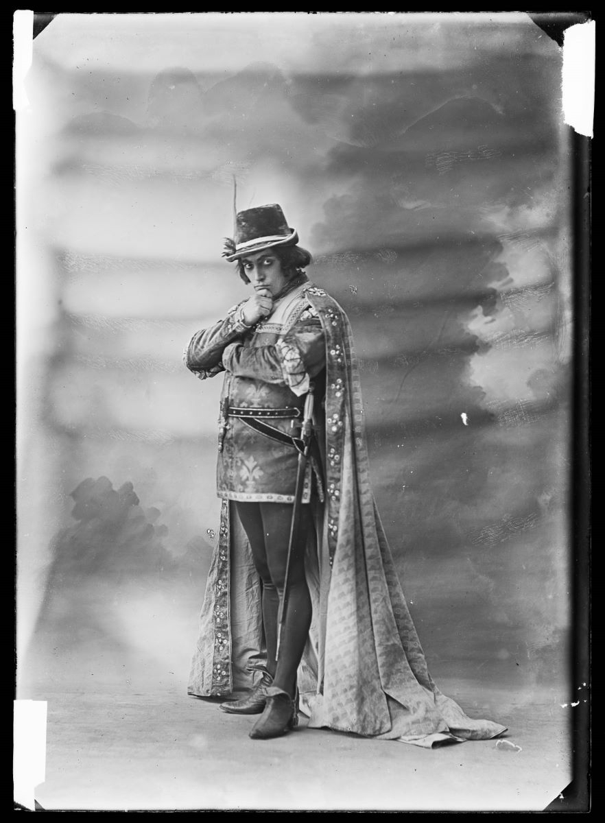 Portrait d'acteur en costume de Faust, Studio Meusy, 1917 après
