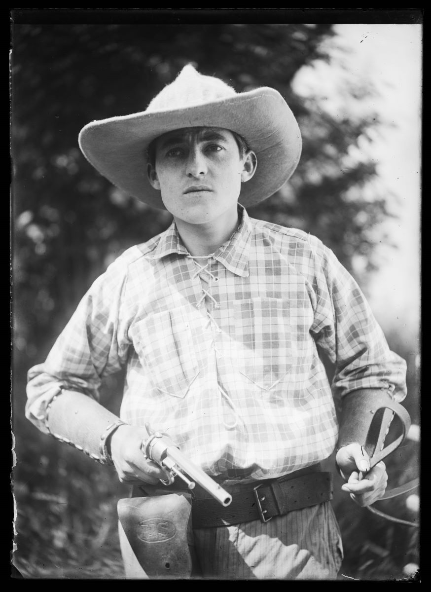 Portrait d'un homme déguisé en cowboy, Studio Meusy, 1917 après