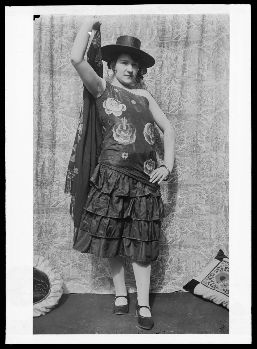 Portrait d'une femme déguisée portant un chapeau de cowboy, Studio Meusy, 1917 après