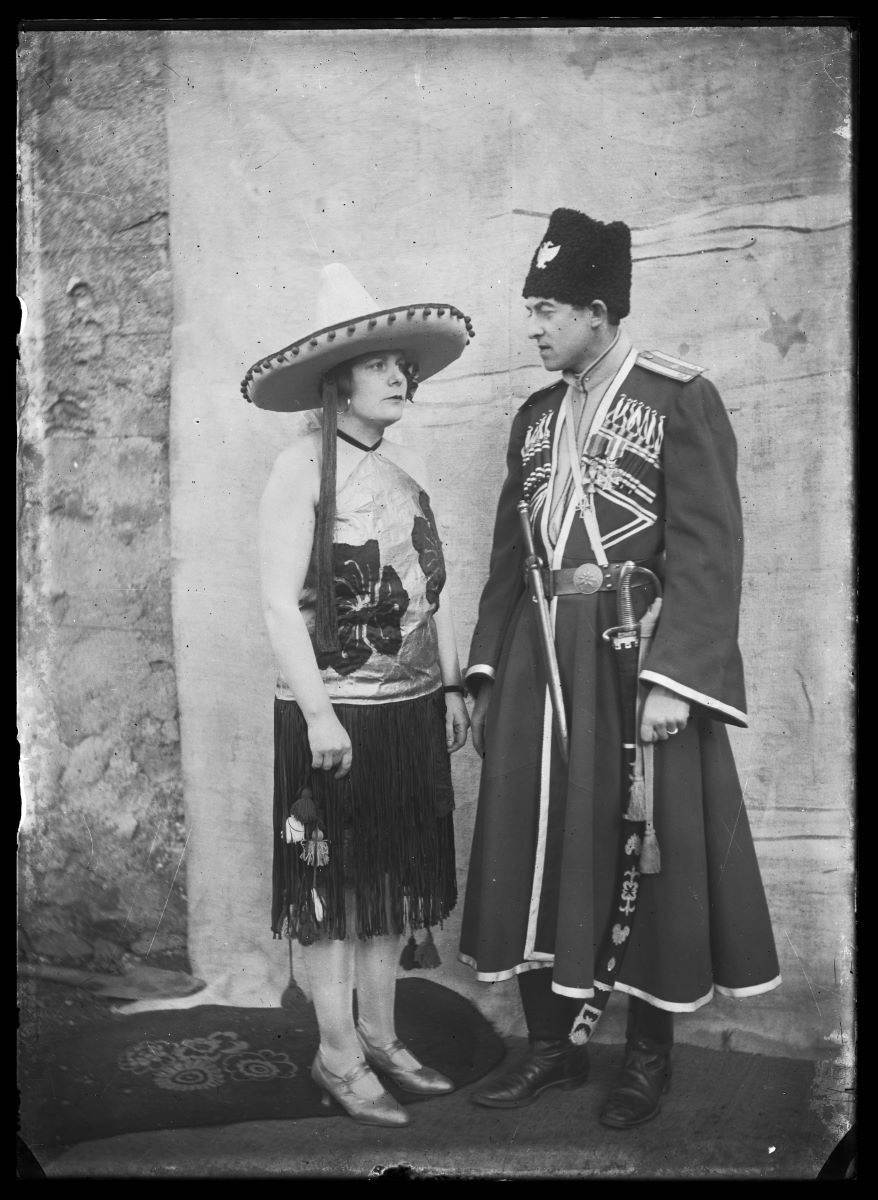 Homme et femme déguisés, Studio Meusy, 1917 après