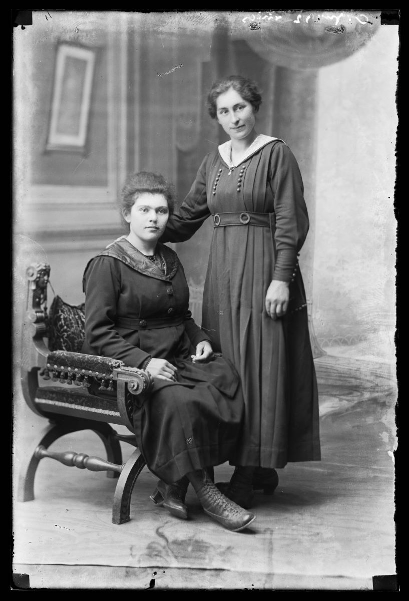 Portrait de deux femmes, Studio Meusy, 1917 après