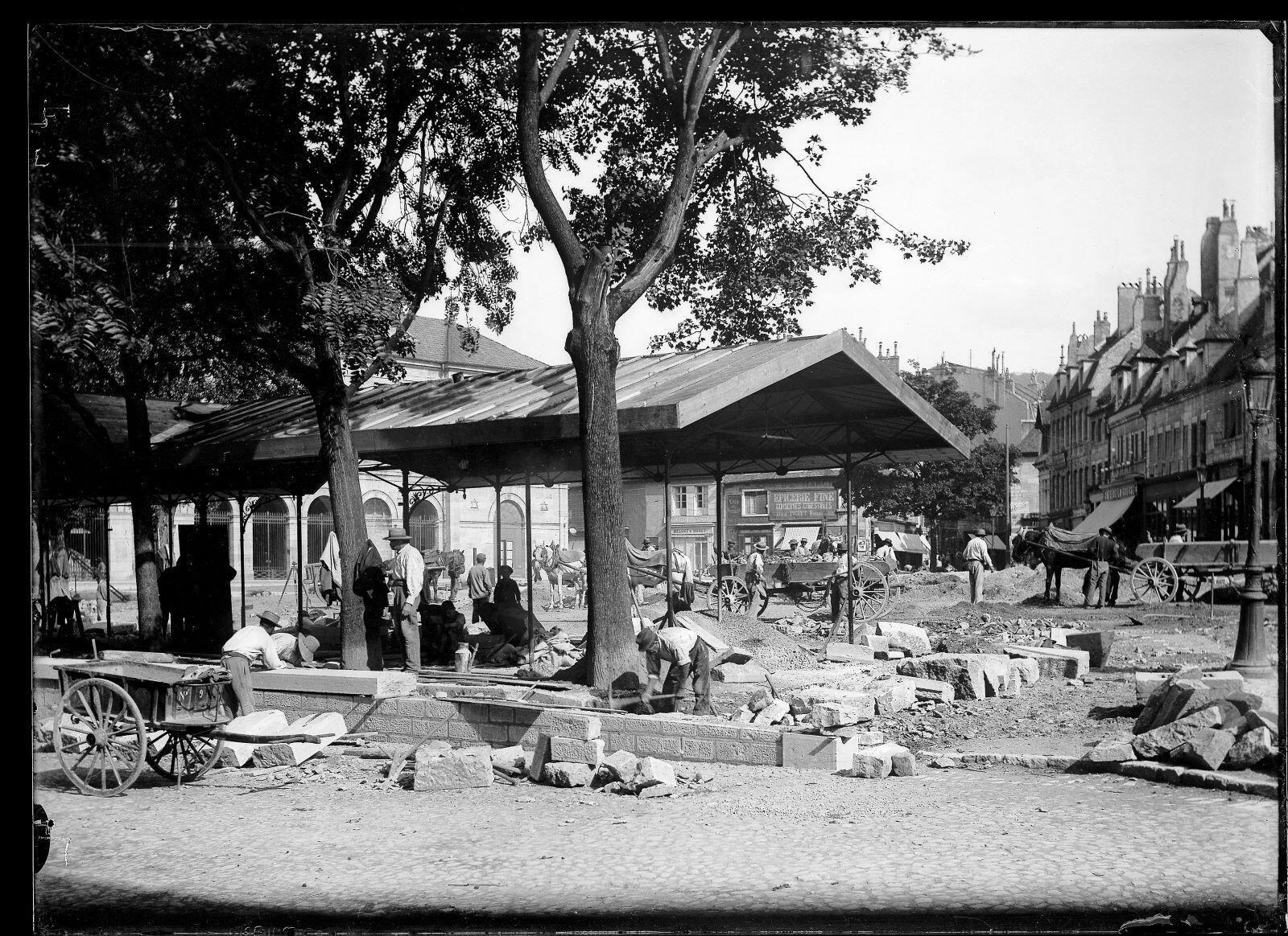 Travaux d'aménagement, place Labourey_0