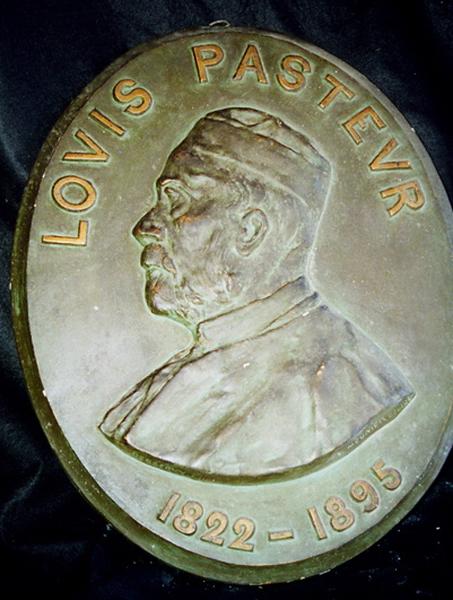Pasteur de profil dans un médaillon_0