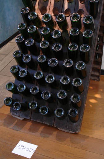Pupitre à bouteilles_0